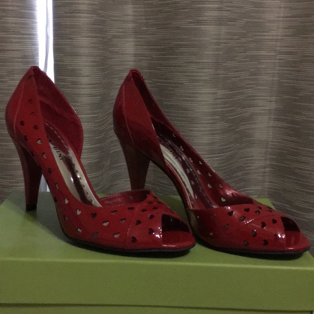Gianni Bini▪️Flame Red Heart cut out heels